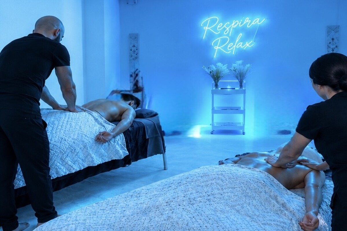 MASAJE EN PAREJA EN SALA DE HALOTERAPIA